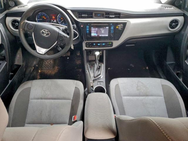 Toyota Corolla L Image 7