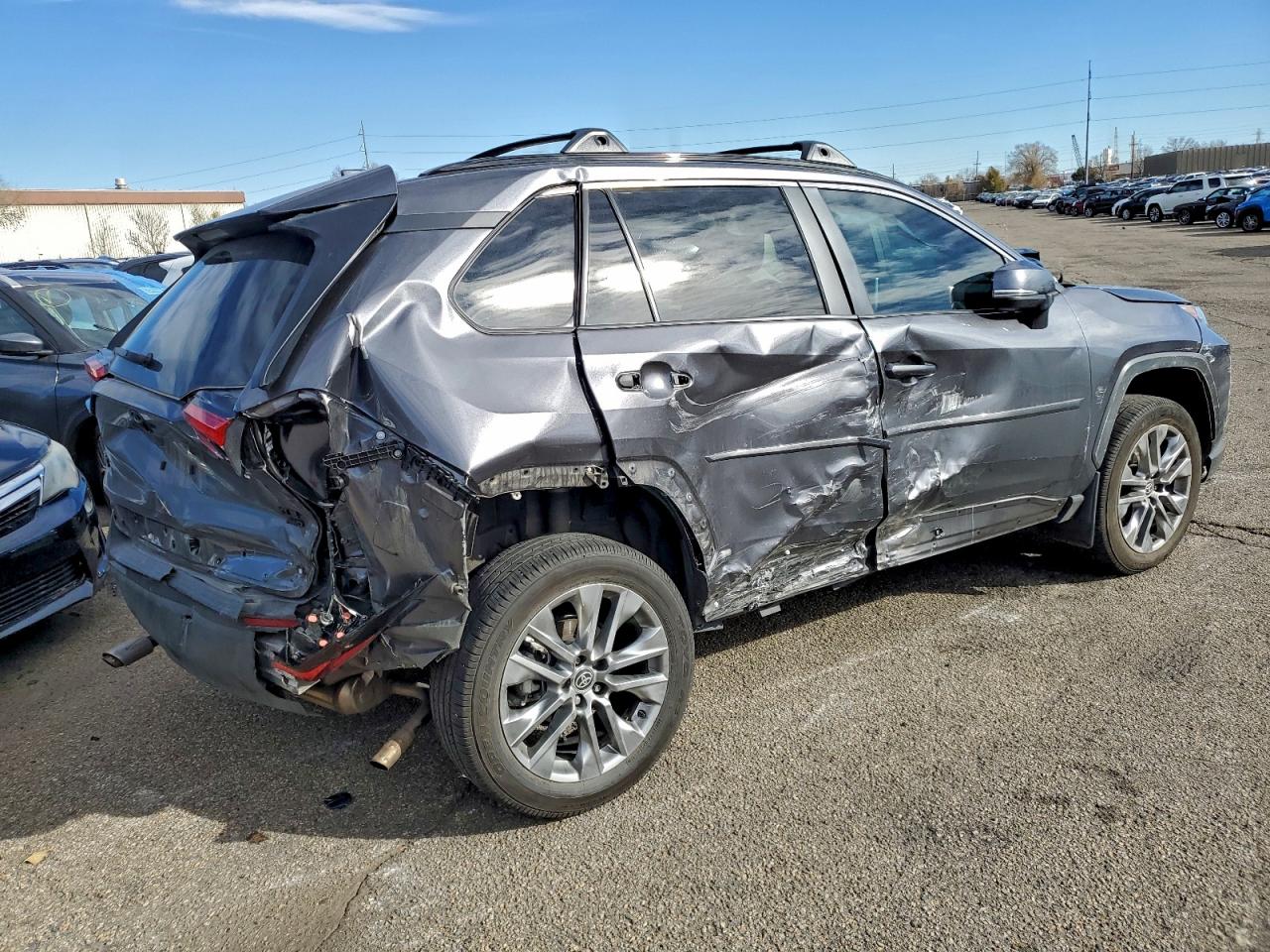 Toyota RAV4 Xle Premium Image 2