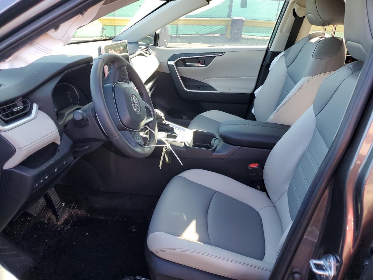 Toyota RAV4 Xle Premium Image 8