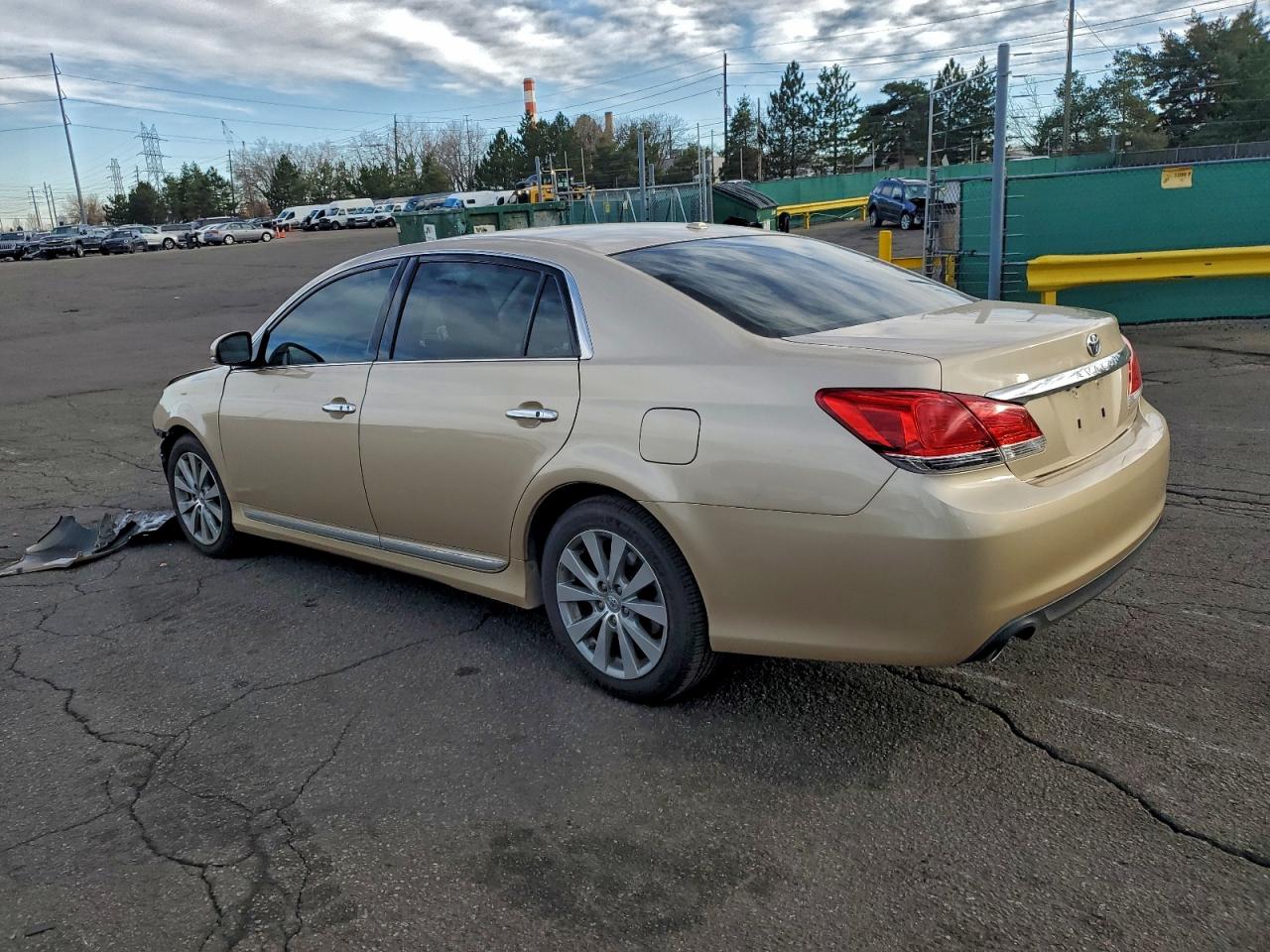 Toyota Avalon Base Image 2