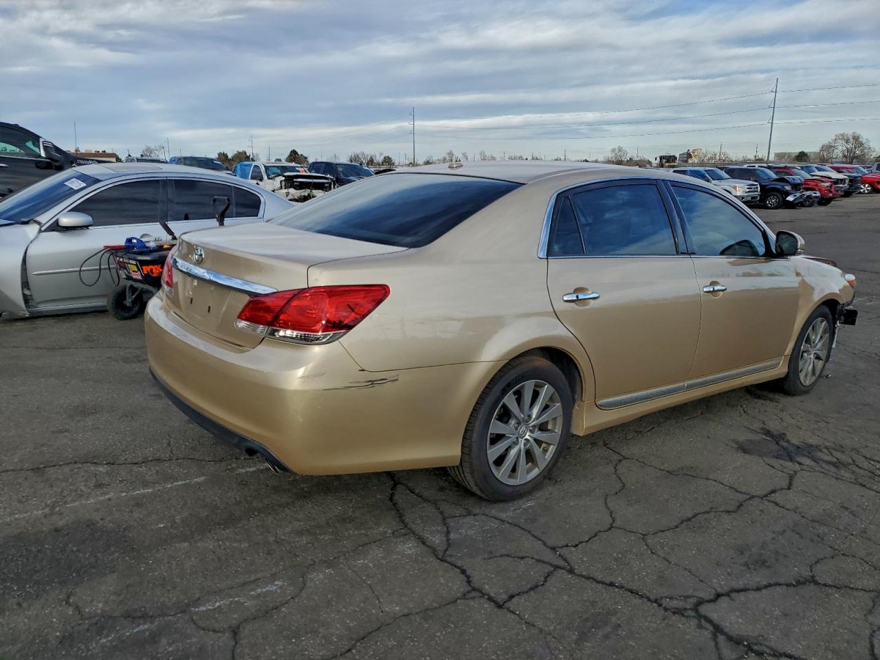 Toyota Avalon Base Image 3