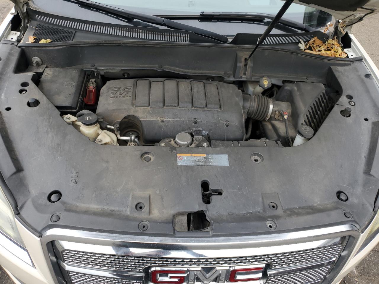 GMC Acadia Denali Image 12