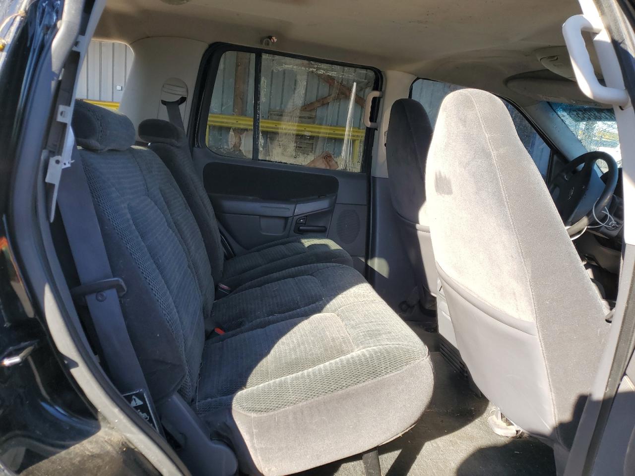 Ford Explorer Xlt Image 12