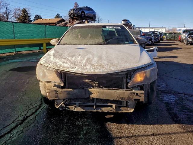 Toyota Camry Base Image 7