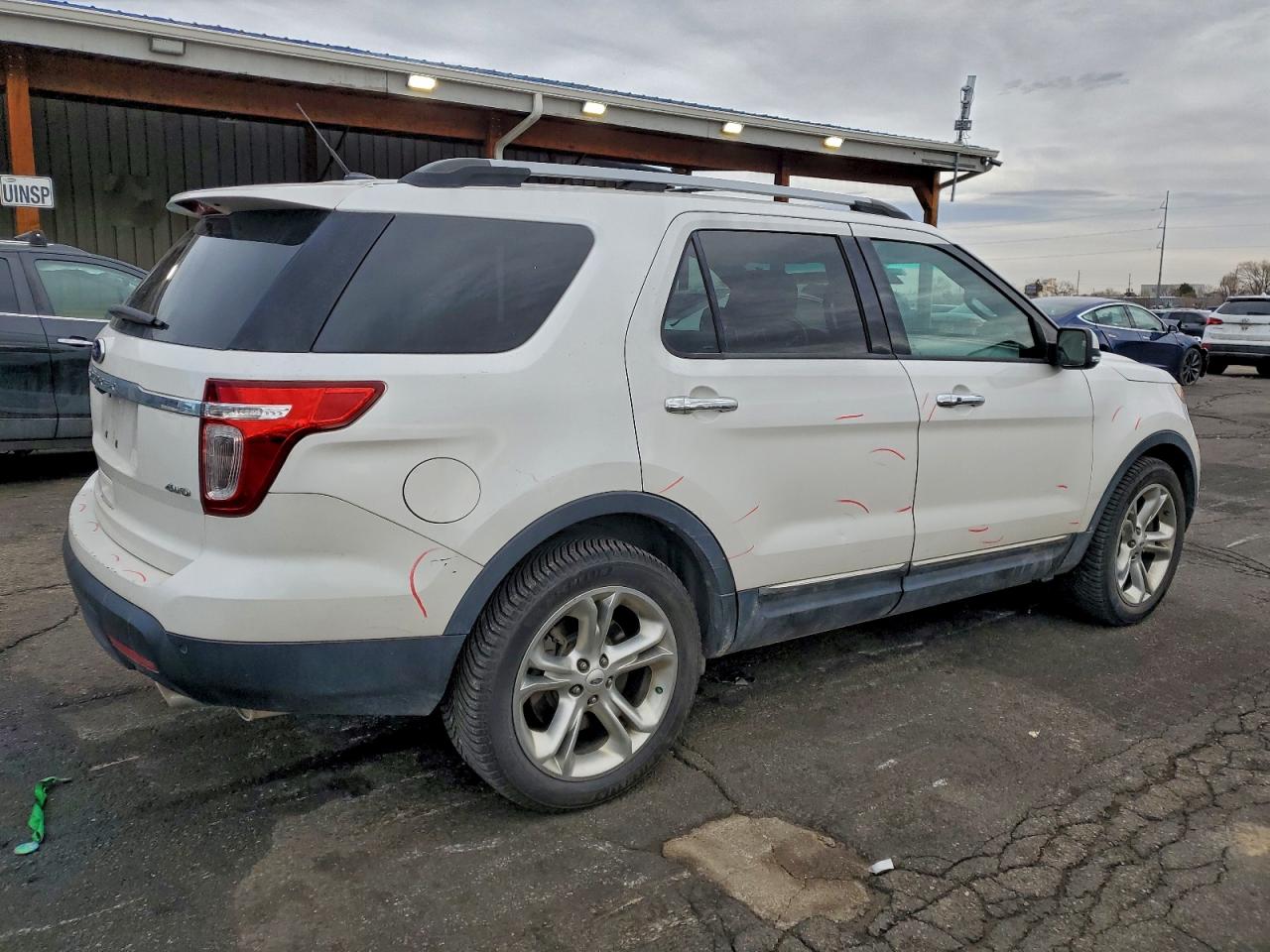Ford Explorer Limited Image 13