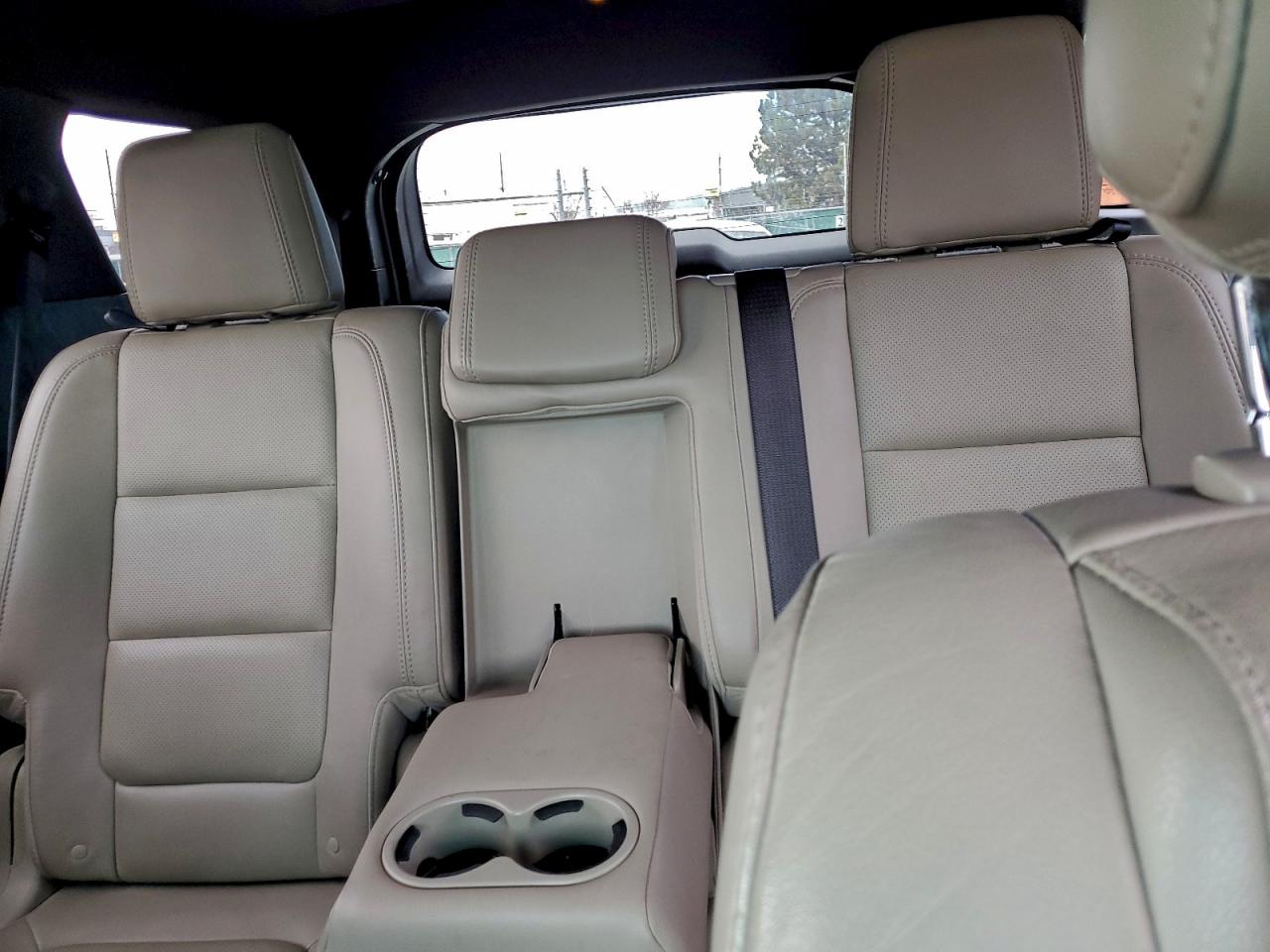 Ford Explorer Limited Image 12