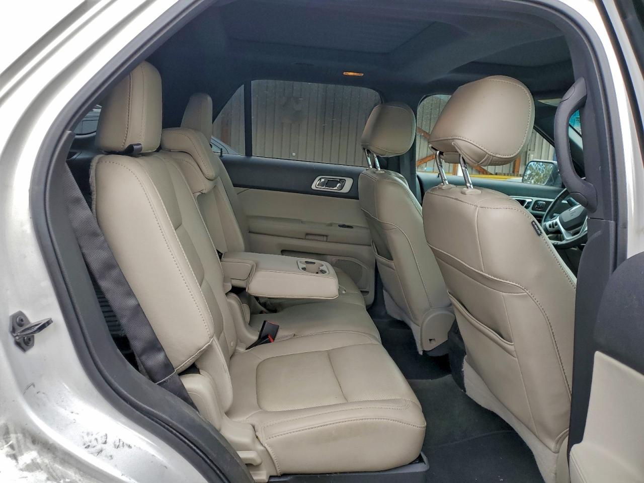 Ford Explorer Limited Image 9