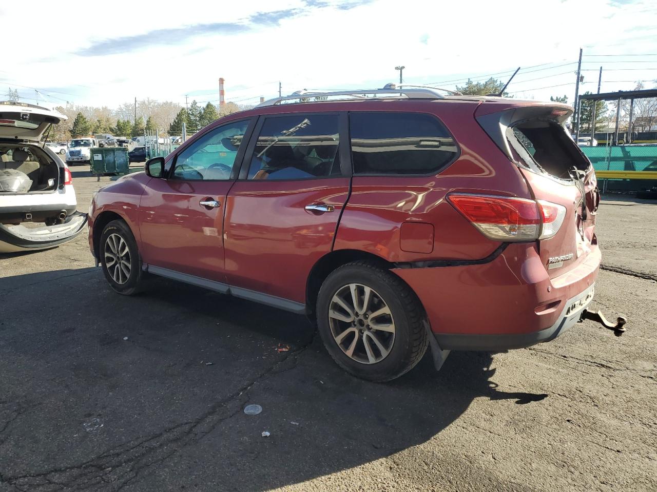 Nissan Pathfinder S Image 2