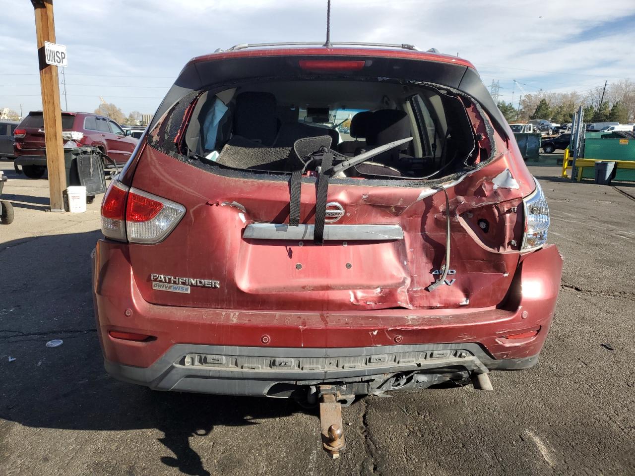 Nissan Pathfinder S Image 4