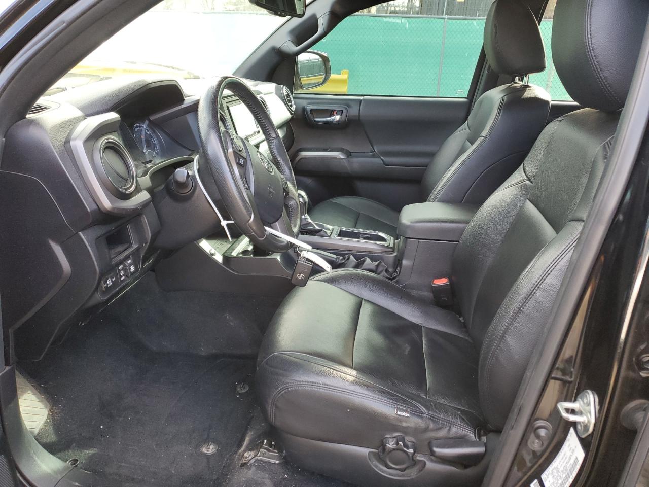 Toyota Tacoma Double Cab Image 10