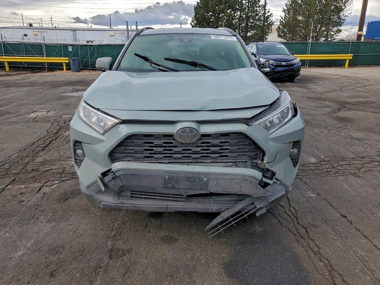 Toyota RAV4 Xle Image 4