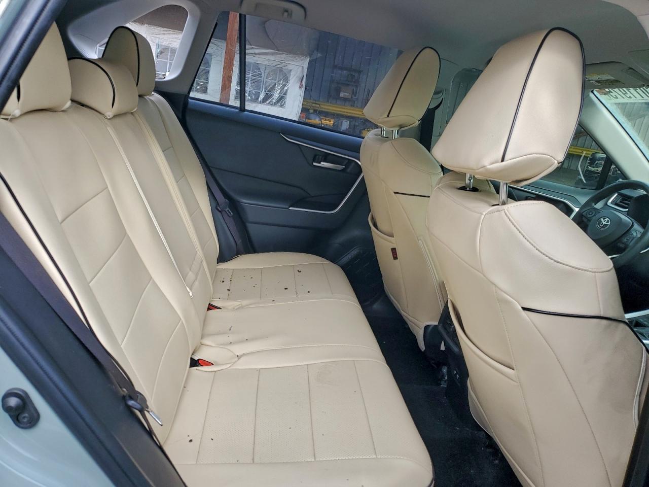 Toyota RAV4 Xle Image 10