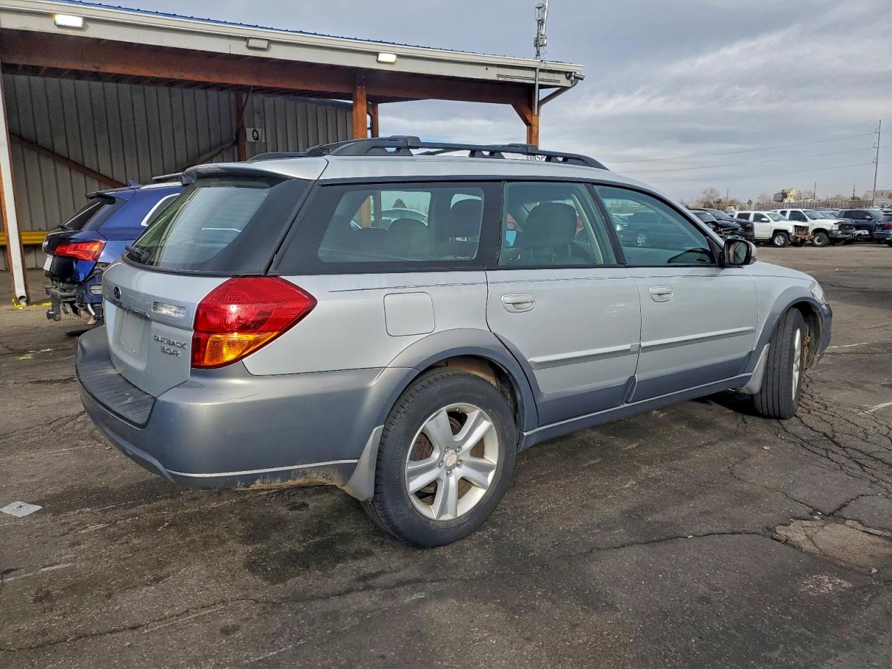 Subaru Legacy Outback 3.0r Image 6