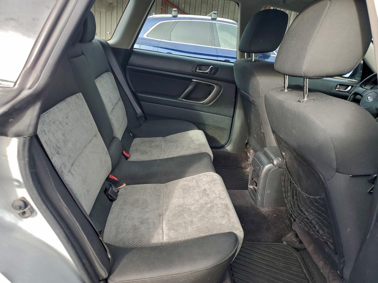 Subaru Legacy Outback 3.0r Image 9