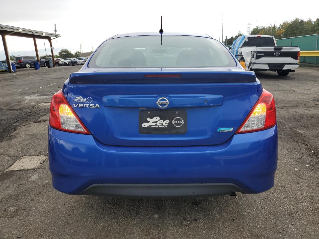 Nissan Versa S Image 8