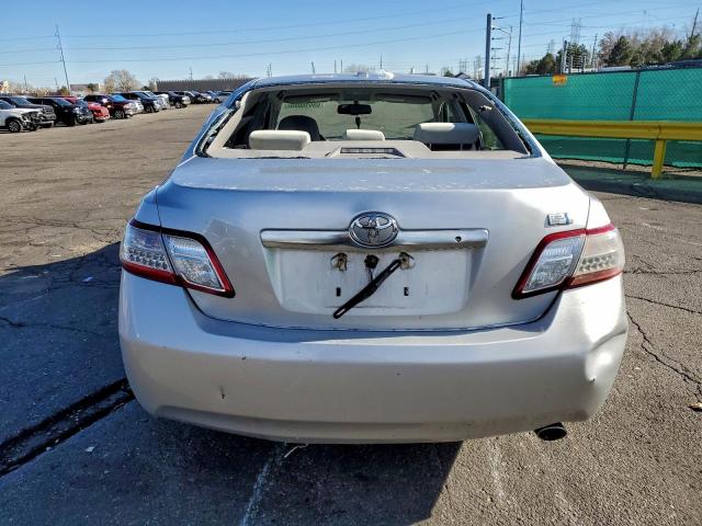 Toyota Camry Hybrid Image 5