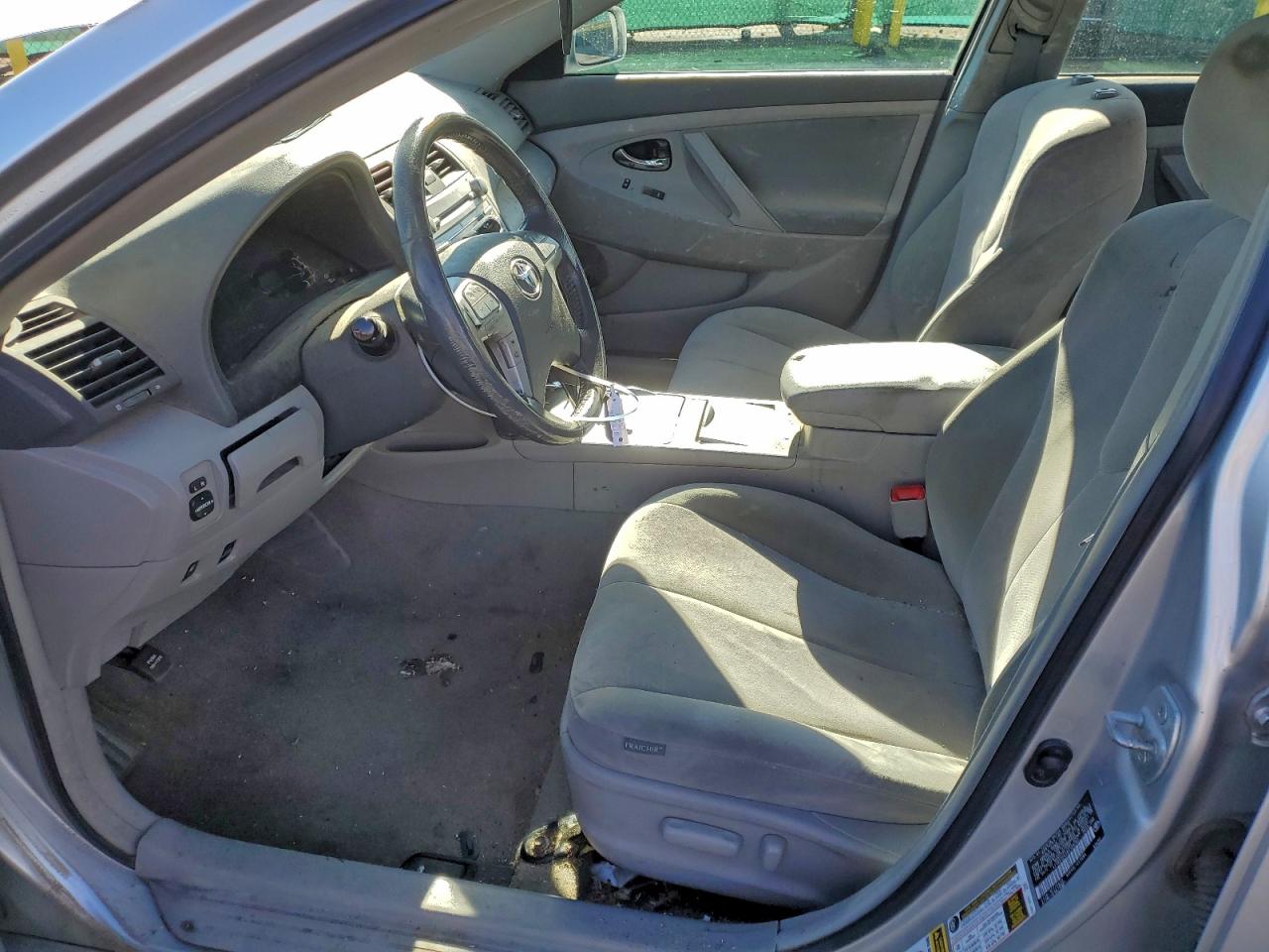 Toyota Camry Hybrid Image 8