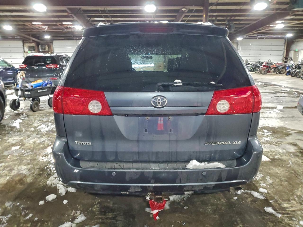 Toyota Sienna Xle Image 3