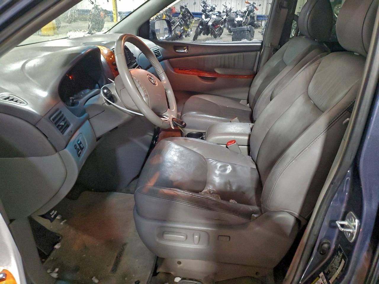 Toyota Sienna Xle Image 10