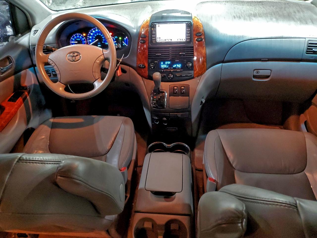 Toyota Sienna Xle Image 13