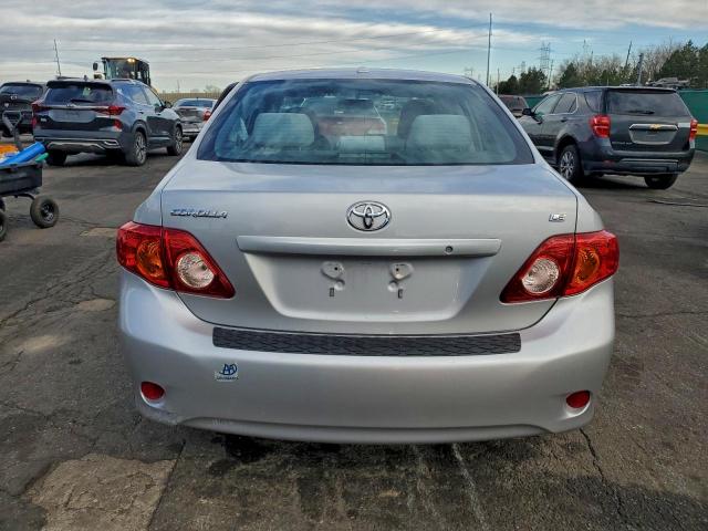 Toyota Corolla Base Image 12