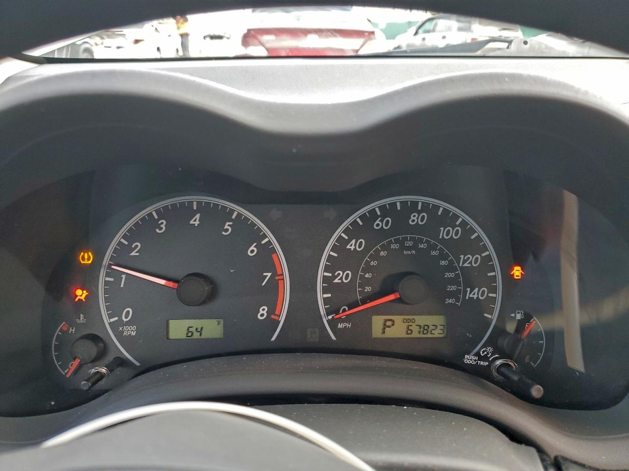 Toyota Corolla Base Image 9