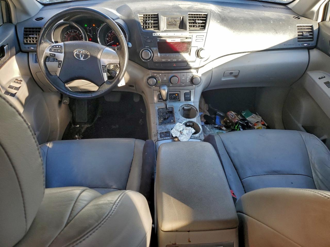 Toyota Highlander Base Image 9