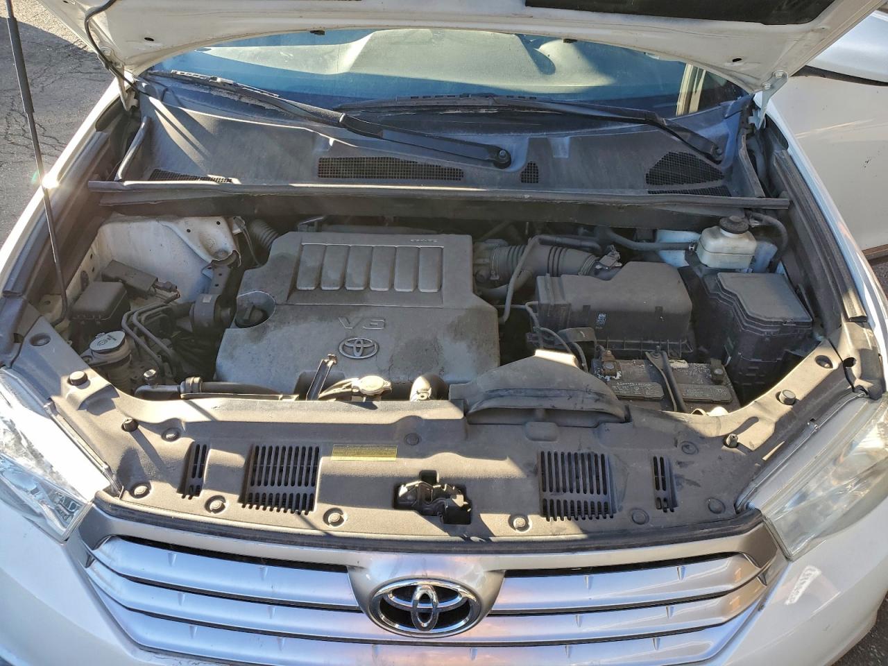 Toyota Highlander Base Image 11