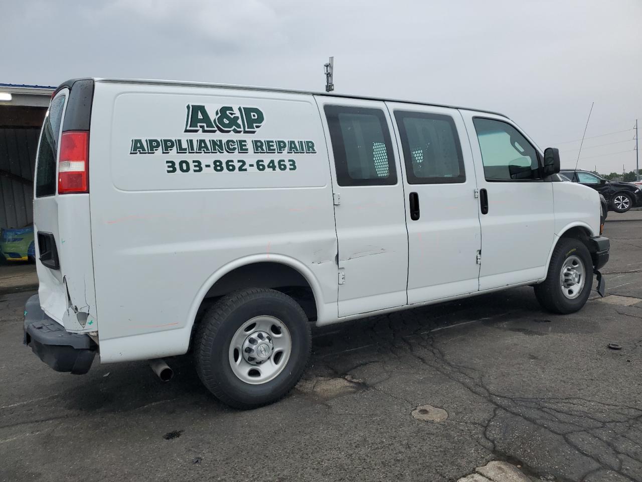 Chevrolet Express Image 9