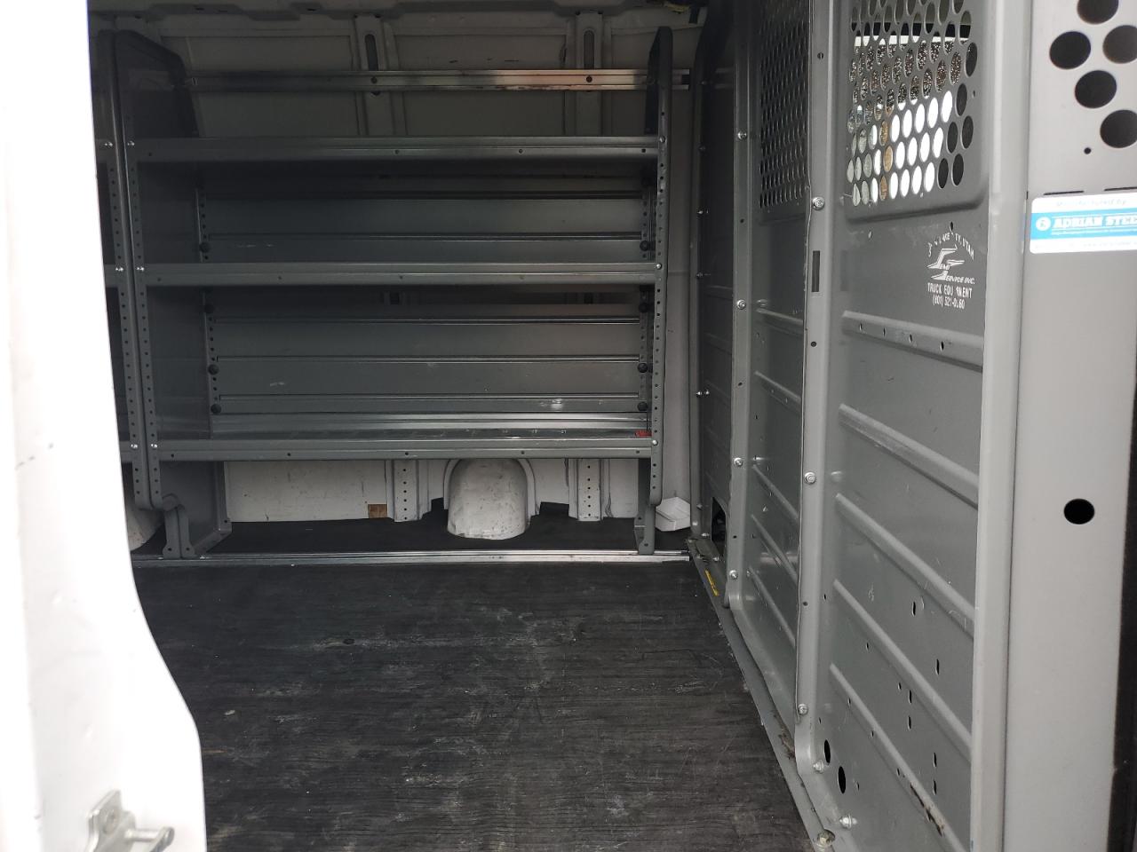 Chevrolet Express Image 6