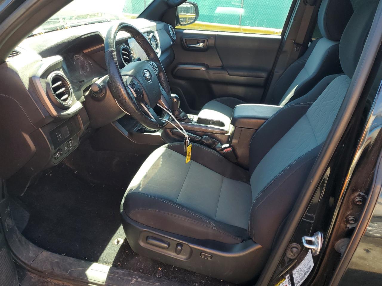 Toyota Tacoma Double Cab Image 2