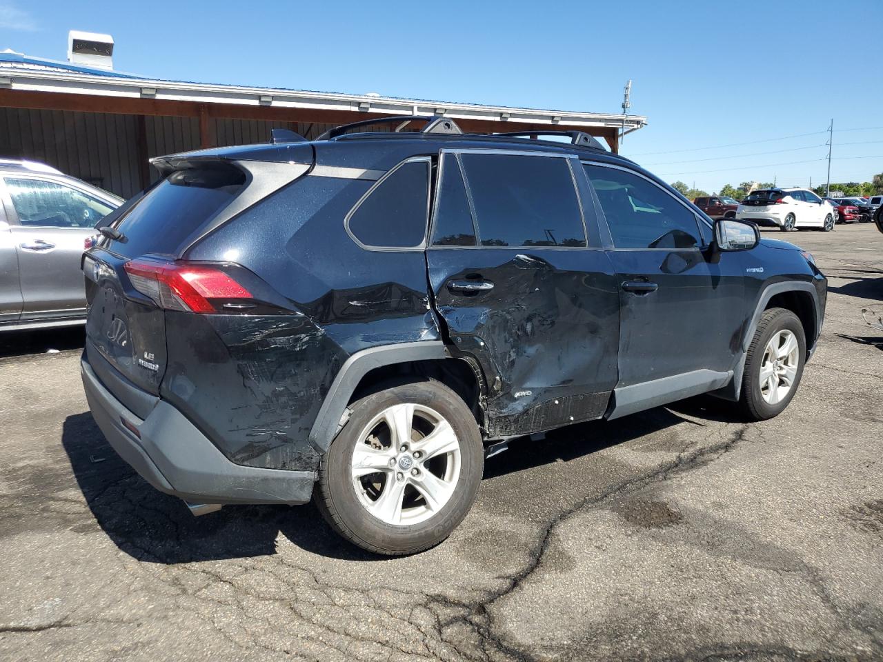 Toyota RAV4 Le Image 6