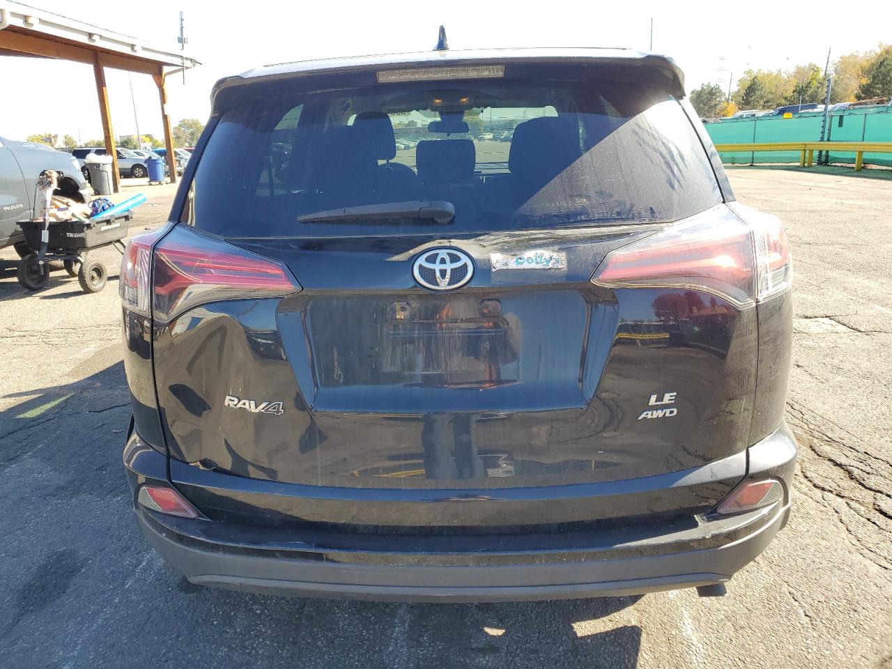 Toyota RAV4 Le Image 6