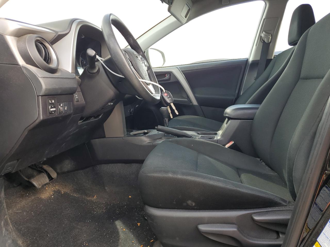 Toyota RAV4 Le Image 8