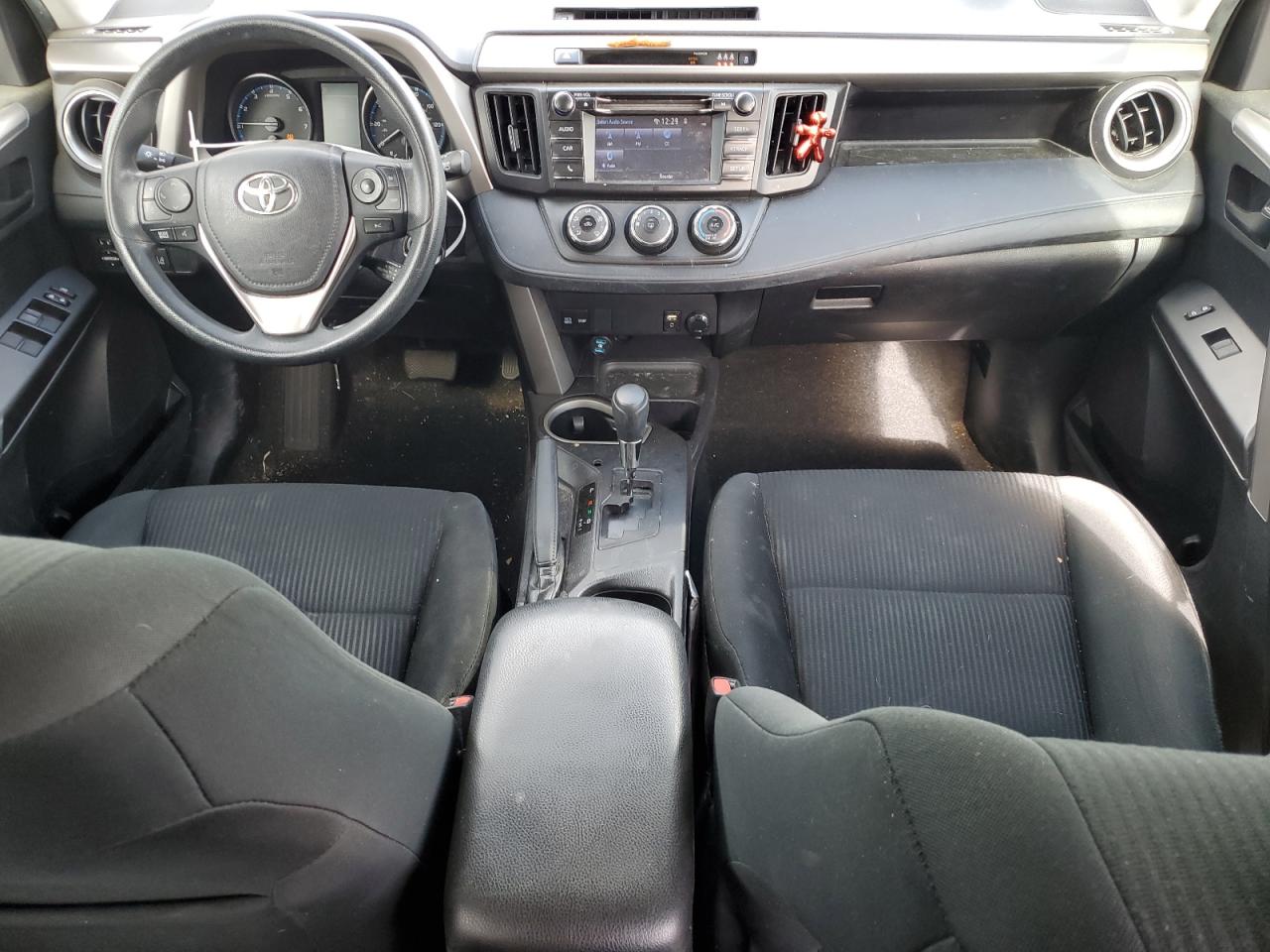 Toyota RAV4 Le Image 3
