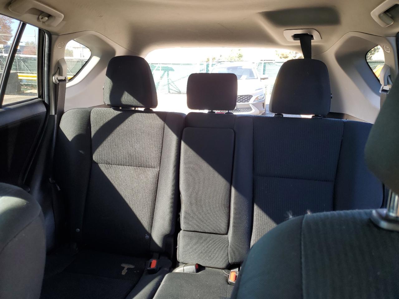 Toyota RAV4 Le Image 9