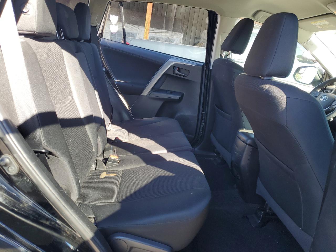 Toyota RAV4 Le Image 11