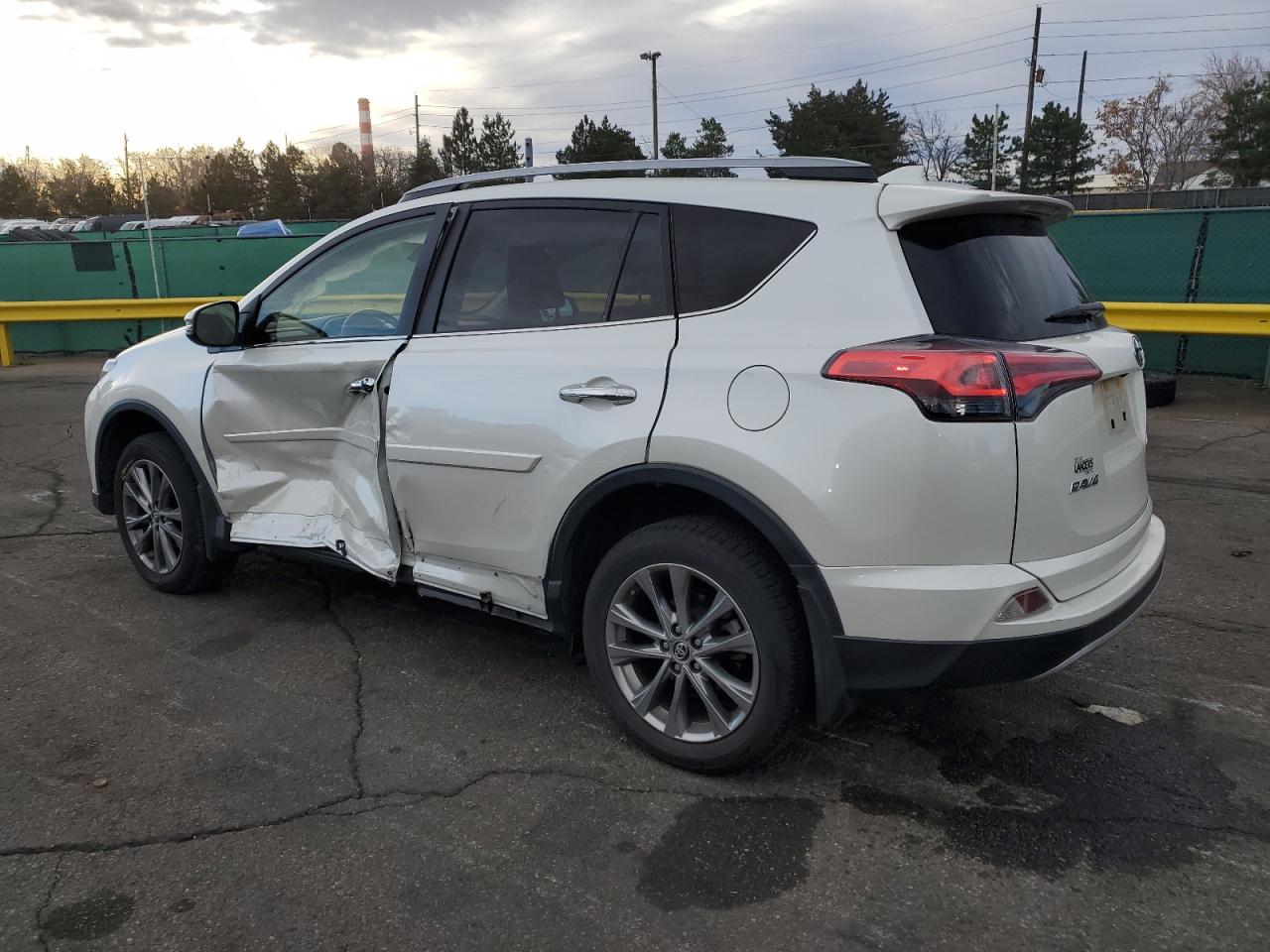 Toyota RAV4 Limited Image 13