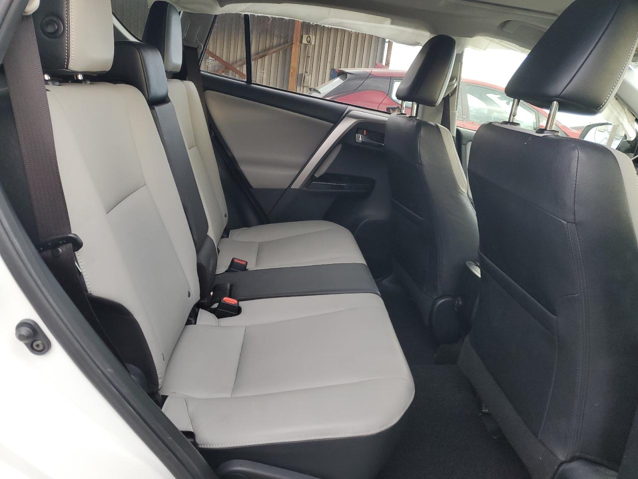 Toyota RAV4 Limited Image 10