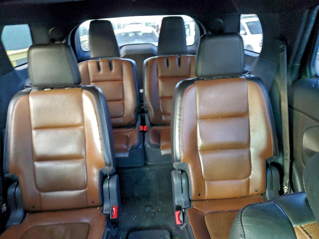 Ford Explorer Limited Image 11