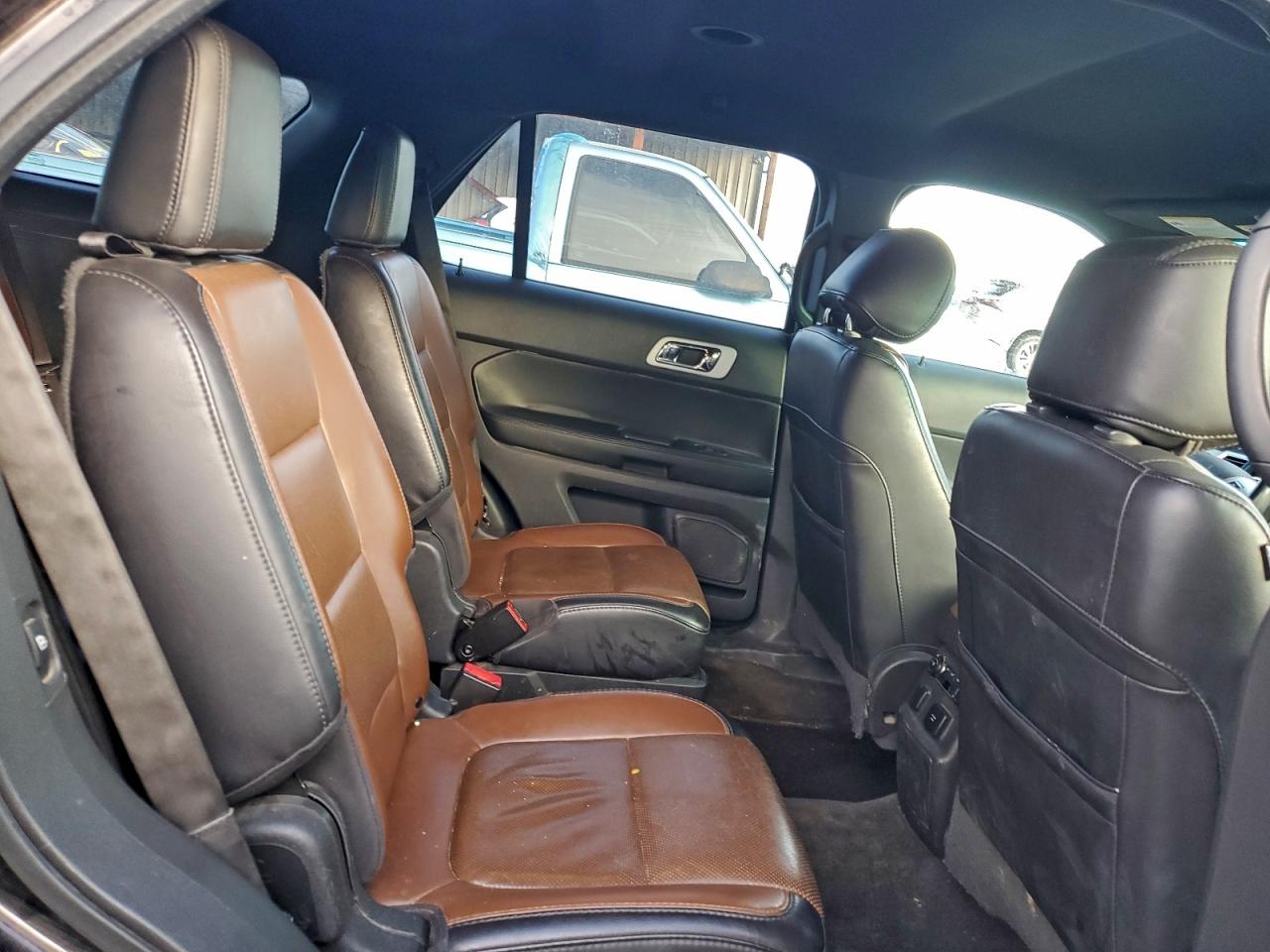 Ford Explorer Limited Image 13