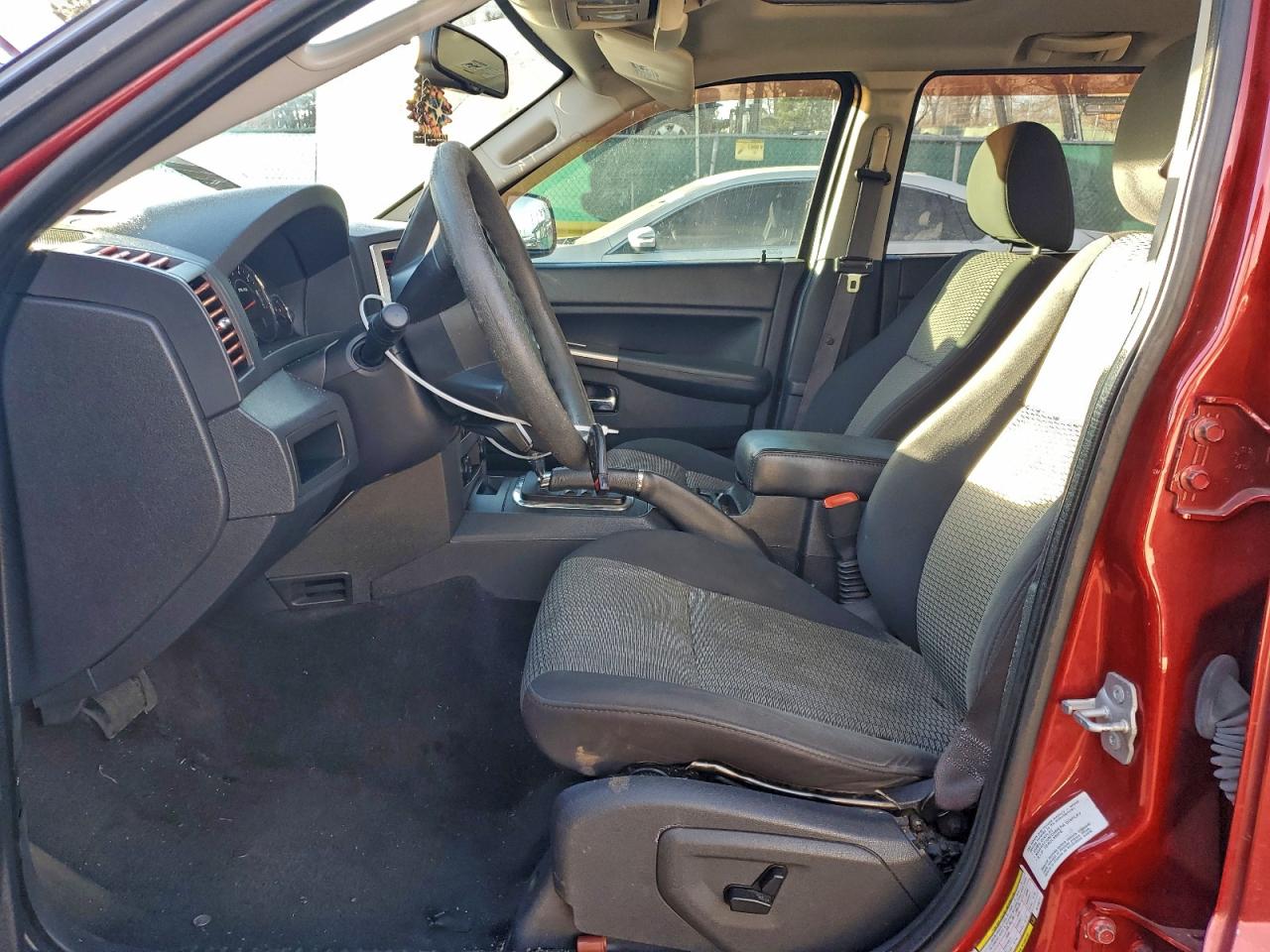 Jeep Grand Cherokee Laredo Image 8