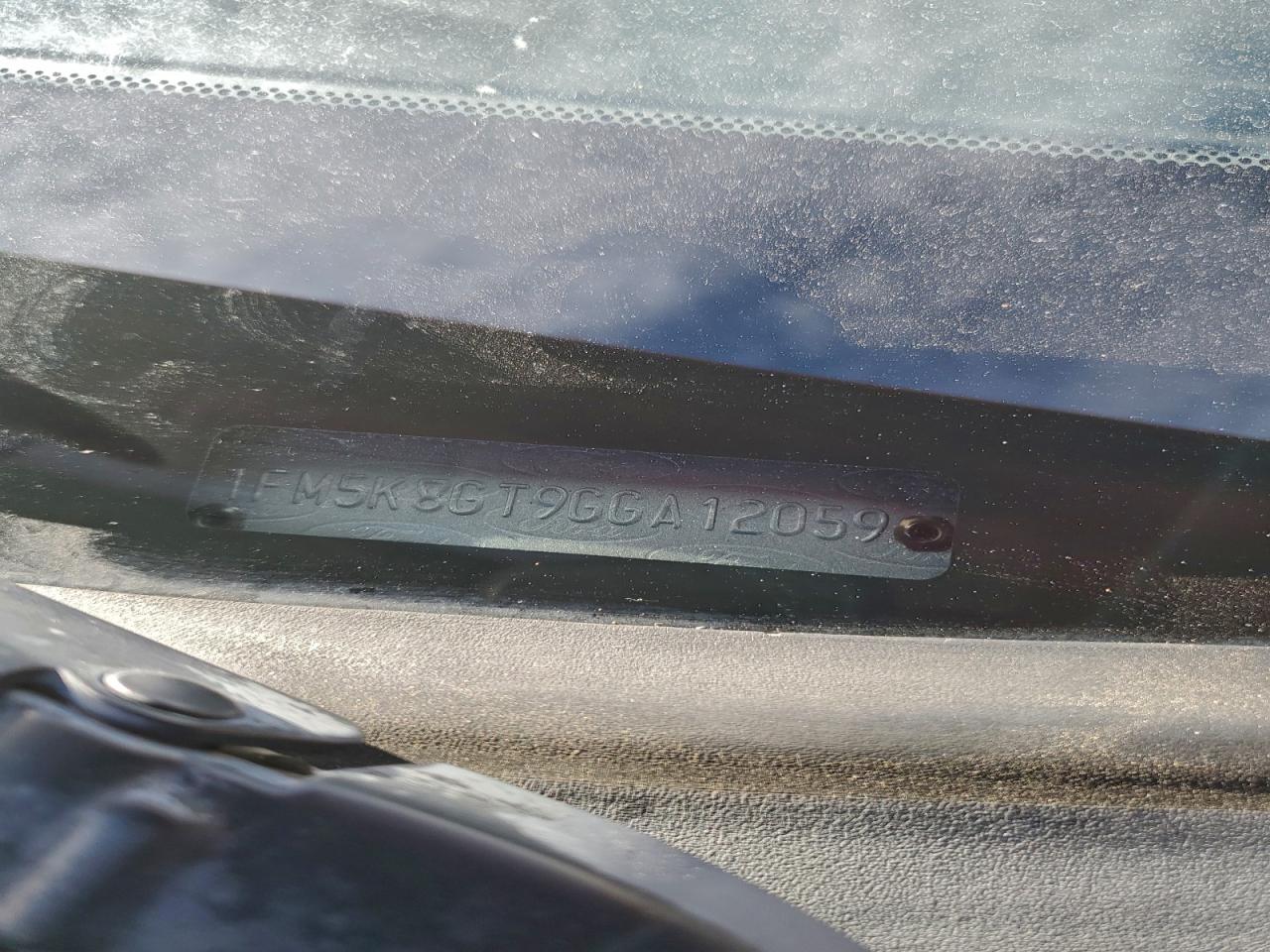 Ford Explorer Sport Image 11