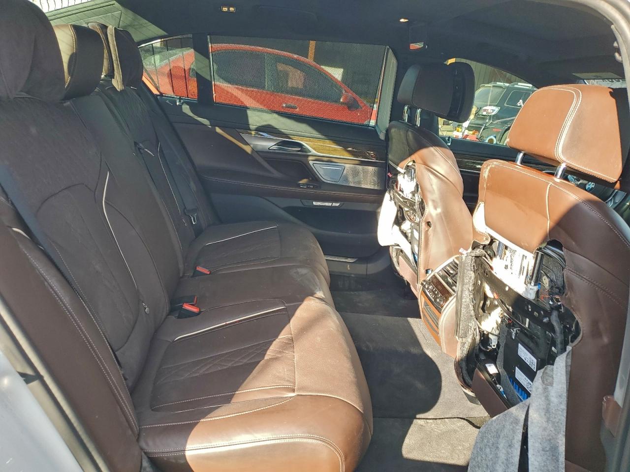 BMW 7 Series Xi Image 11