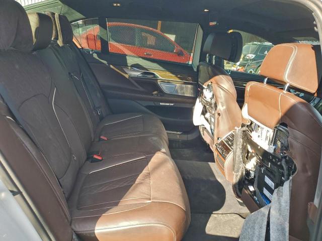 BMW 7 Series Xi Image 11