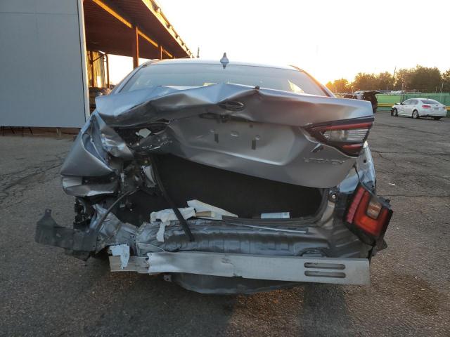 Subaru Legacy Premium Image 9