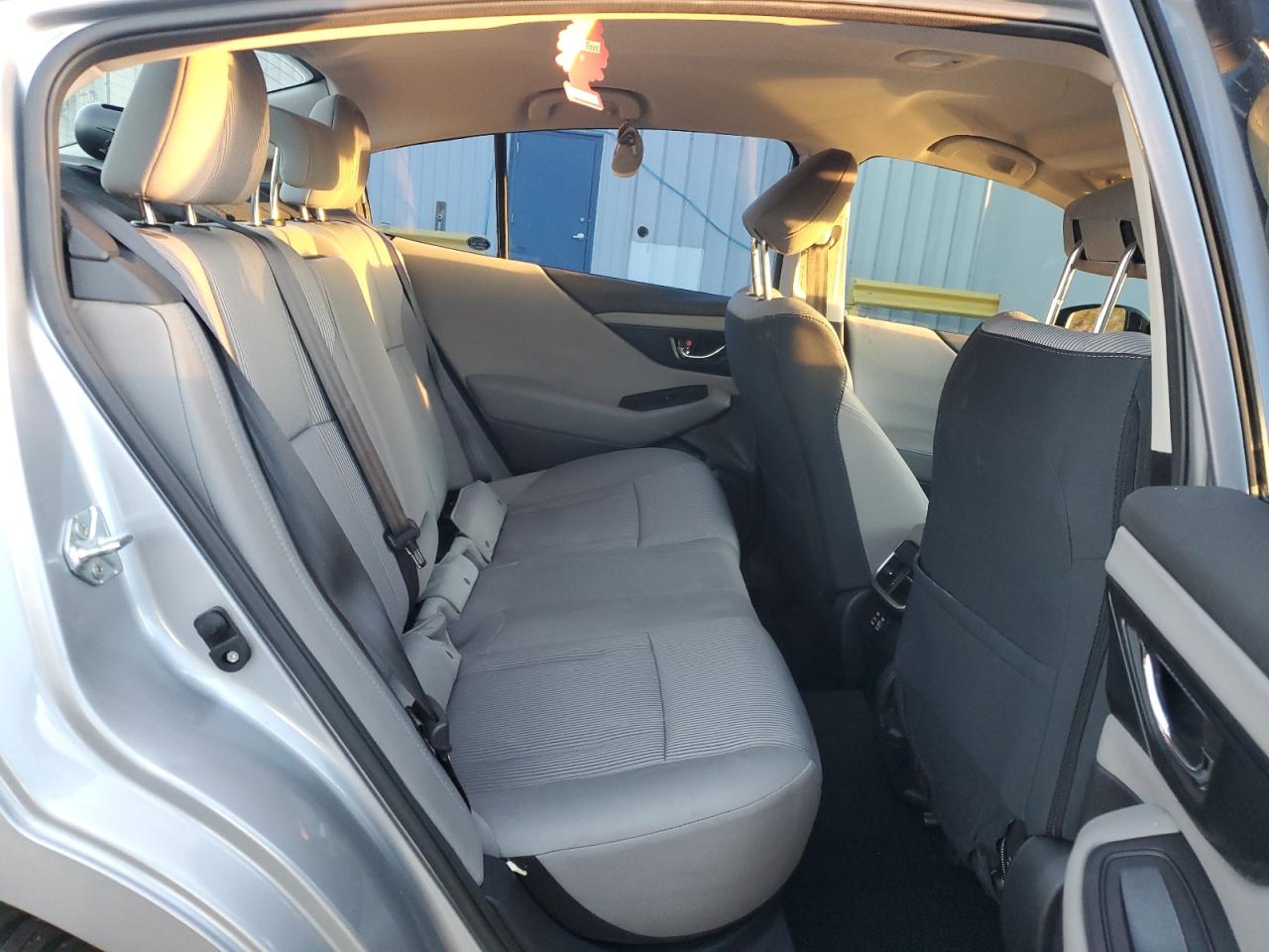 Subaru Legacy Premium Image 6