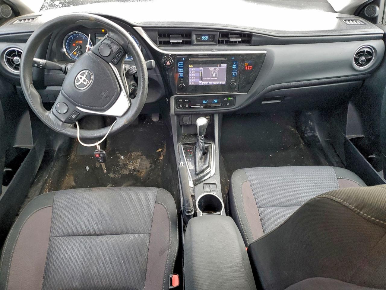 Toyota Corolla L Image 6