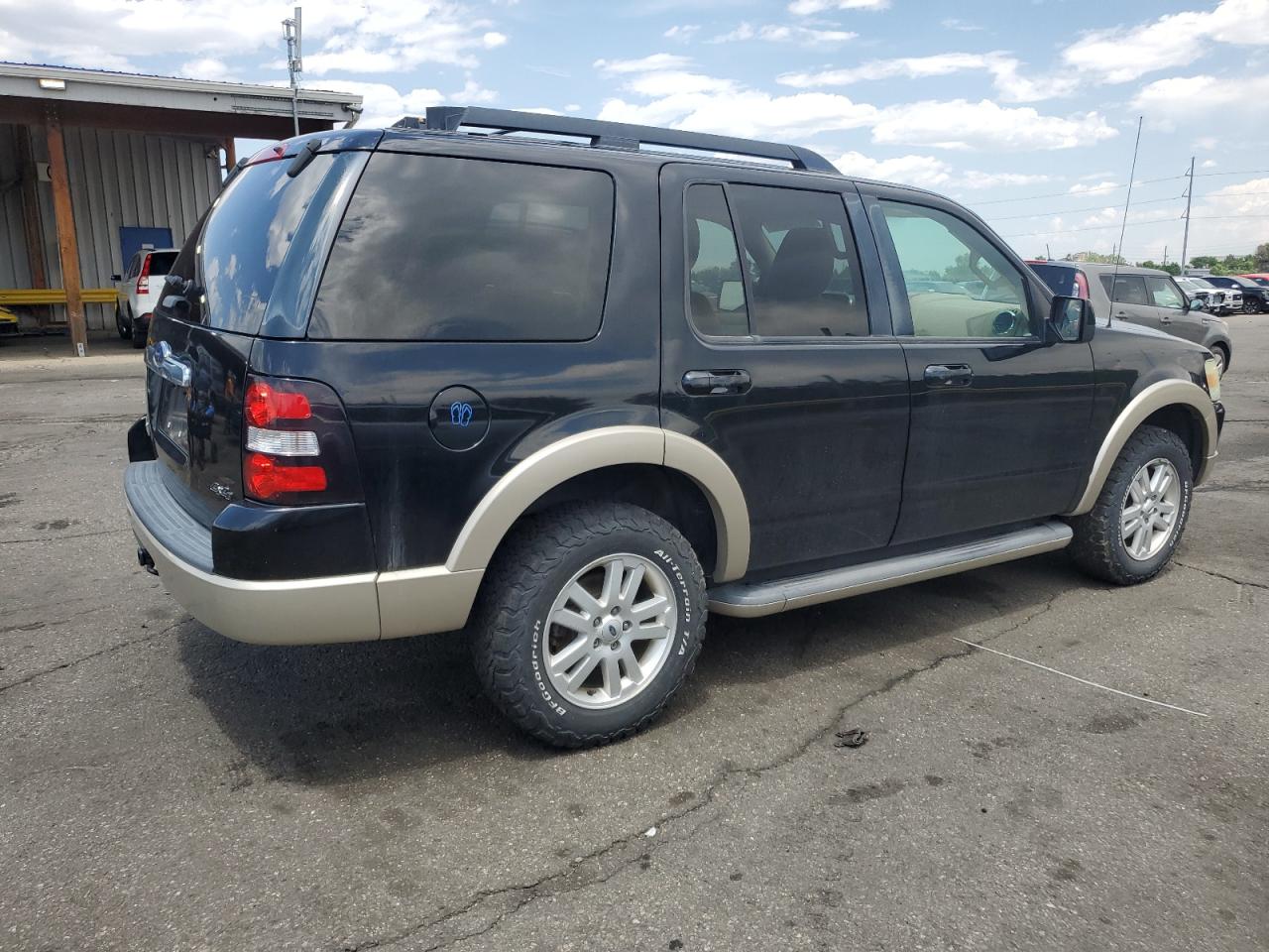 Ford Explorer Eddie Bauer Image 2