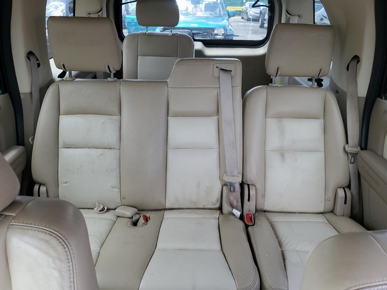 Ford Explorer Eddie Bauer Image 12